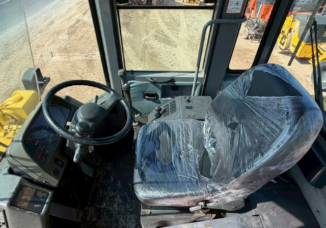 ขายรถตักล้อยาง TCM L13-3 ปี 2006 นำเข้าจากญี่ปุ่น พร้อมใช้ มีVDOการทำงานครับ ขายรถตักล้อยาง TCM L13-3 ปี 2006 นำเข้าจากญี่ปุ่น พร้อมใช้ มีVDOการทำงานครับ