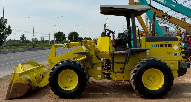 ขายรถตักล้อยาง KOMATSU WA200-3 นำเข้าจากญี่ปุ่น พร้อมใช้ มีVDOการทำงานครับ