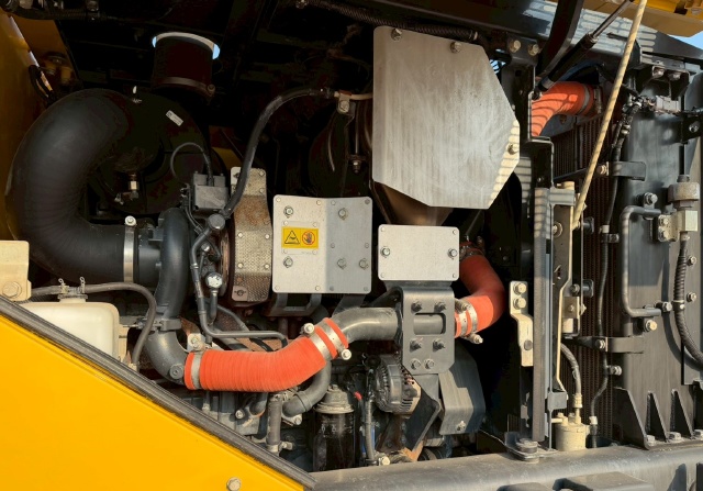 ขายรถตักล้อยาง KOMATSU WA320-7 ปี 2016 นำเข้าจากญี่ปุ่น พร้อมใช้ มีVDOการทำงานครับ