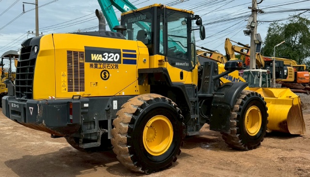 ขายรถตักล้อยาง KOMATSU WA320-8 ปี 2020 นำเข้าจากญี่ปุ่น พร้อมใช้ มีVDOการทำงานครับ ขายรถตักล้อยาง KOMATSU WA320-8 ปี 2020 นำเข้าจากญี่ปุ่น พร้อมใช้ มีVDOการทำงานครับ