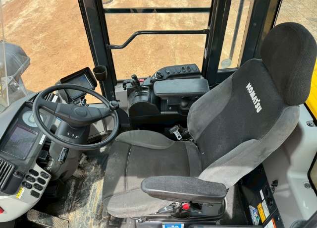ขายรถตักล้อยาง KOMATSU WA320-8 ปี 2020 นำเข้าจากญี่ปุ่น พร้อมใช้ มีVDOการทำงานครับ
