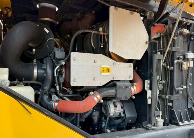 ขายรถตักล้อยาง KOMATSU WA320-7 ปี 2015 นำเข้าจากญี่ปุ่น พร้อมใช้ มีVDOการทำงานครับ