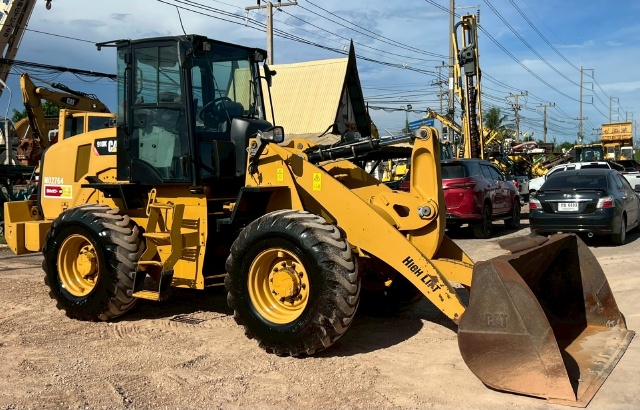 ขายรถตักล้อยาง CAT 910K ปี 2015 แขนยาวพิเศษ พร้อมใช้ มีVDOการทำงานครับ
