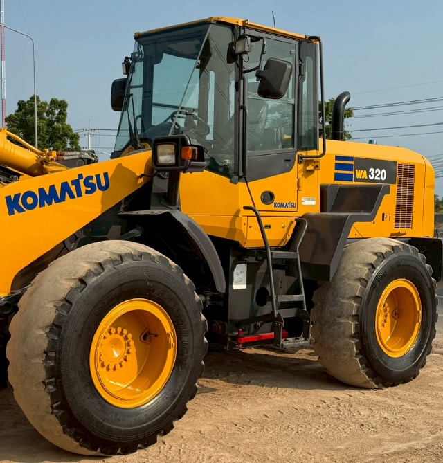 ขายรถตักล้อยาง KOMATSU WA320-7 ปี 2016 นำเข้าจากญี่ปุ่น พร้อมใช้ มีVDOการทำงานครับ