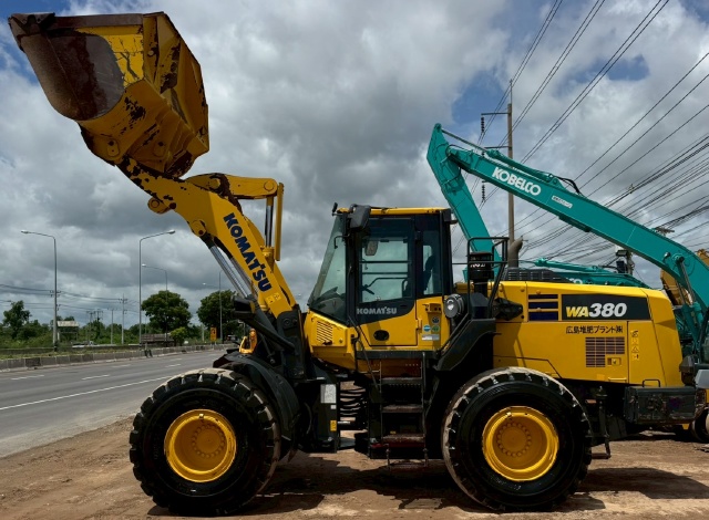 ขายรถตักล้อยาง KOMATSU WA380-8 ปี 2018 นำเข้าจากญี่ปุ่น พร้อมใช้ มีVDOการทำงานครับ
