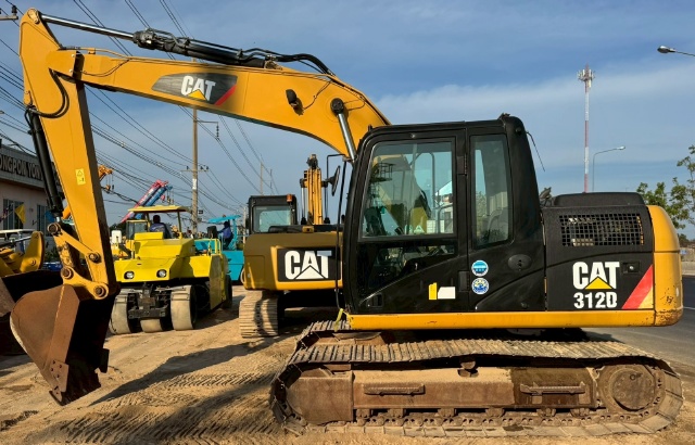 ขายรถขุด CAT 312D ปี 2013 นำเข้าจากญี่ปุ่น พร้อมใช้ มีVDOการทำงานครับ ขายรถขุด CAT 312D ปี 2013 นำเข้าจากญี่ปุ่น พร้อมใช้ มีVDOการทำงานครับ