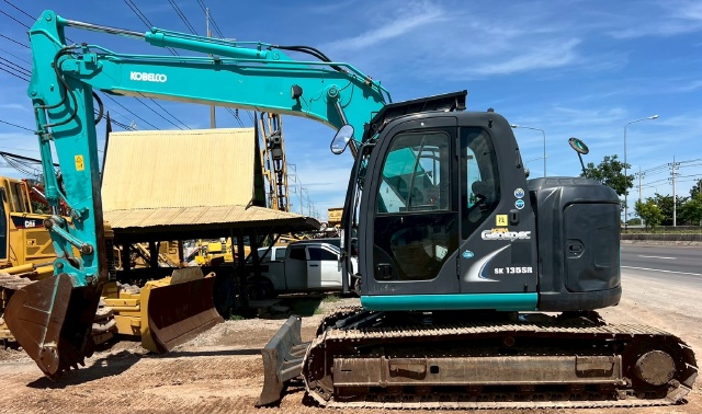 ขายรถขุด KOBELCO SK135SR-2 ปี 2013 นำเข้าจากญี่ปุ่น พร้อมใช้ มีVDOการทำงานครับ