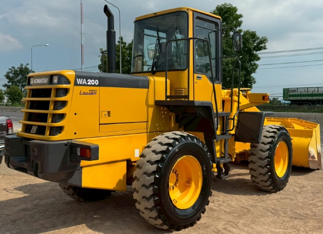 ขายรถตักล้อยาง KOMATSU WA200-3 นำเข้าจากญี่ปุ่น พร้อมใช้ มีVDOการทำงานครับ