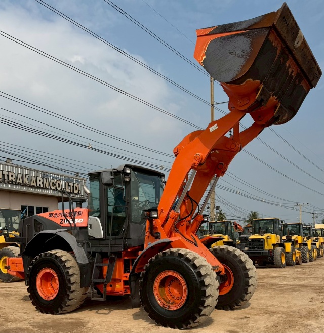 ขายรถตักล้อยาง HITACHI ZW250-5B ปี 2013 นำเข้าจากญี่ปุ่น พร้อมใช้ มีVDOการทำงานครับ