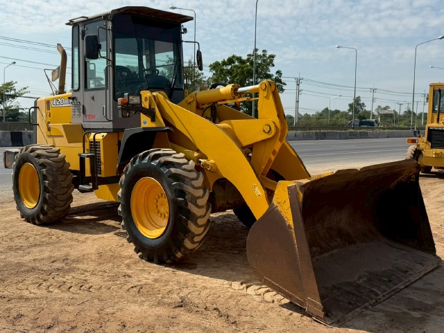 ขายรถตักล้อยาง TCM L20-3 ปี 2004 นำเข้าจากญี่ปุ่น พร้อมใช้ มีVDOการทำงานครับ