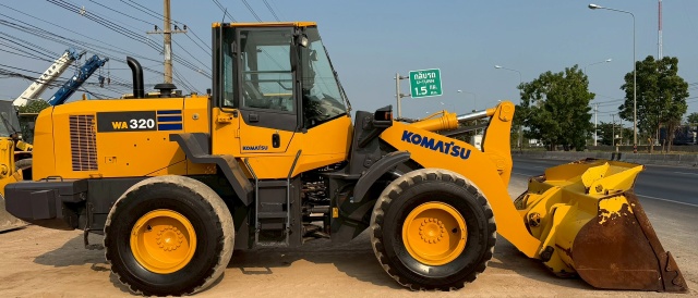 ขายรถตักล้อยาง KOMATSU WA320-7 ปี 2016 นำเข้าจากญี่ปุ่น พร้อมใช้ มีVDOการทำงานครับ