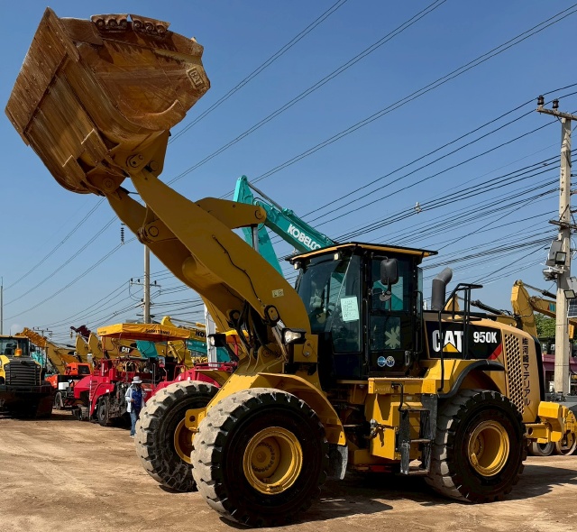 ขายรถตักล้อยาง CAT 950K ปี 2016 นำเข้าจากญี่ปุ่น พร้อมใช้ มีVDOการทำงานครับ