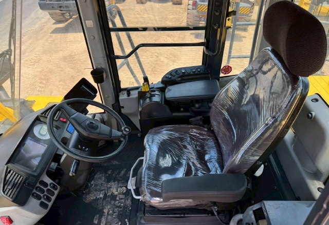 ขายรถตักล้อยาง KOMATSU WA500-7 ปี 2014 นำเข้าจากญี่ปุ่น พร้อมใช้ มีVDOการทำงานครับ