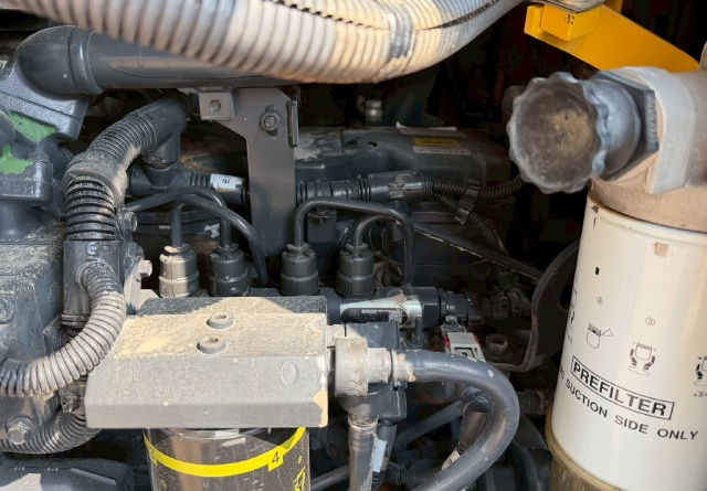 ขายรถตักล้อยาง KOMATSU WA200-7 ปี 2015 นำเข้าจากญี่ปุ่น พร้อมใช้ มีVDOการทำงานครับ