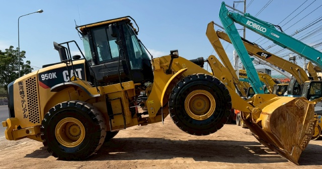 ขายรถตักล้อยาง CAT 950K ปี 2016 นำเข้าจากญี่ปุ่น พร้อมใช้ มีVDOการทำงานครับ