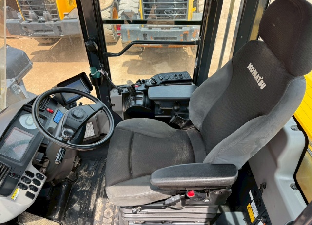ขายรถตักล้อยาง KOMATSU WA320-8 ปี 2022 พร้อมใช้ มีVDOการทำงานครับ