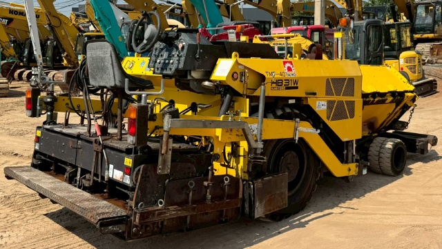 ขายรถปูยาง SUMITOMO HB31W-5B ปี 2009 (ขนาด 3.1 เมตร) นำเข้าจากญี่ปุ่น พร้อมใช้ มีVDOการทำงานครับ ขายรถปูยาง SUMITOMO HB31W-5B ปี 2009 (ขนาด 3.1 เมตร) นำเข้าจากญี่ปุ่น พร้อมใช้ มีVDOการทำงานครับ