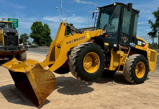 ขายรถตักล้อยาง CAT 910H ปี 2013 พร้อมใช้ มีVDOการทำงานครับ