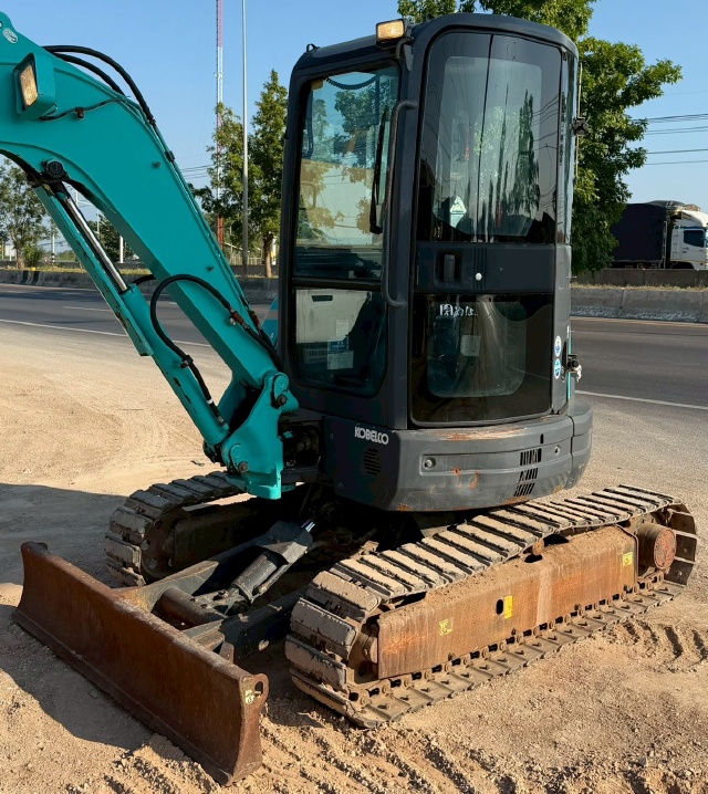 ขายรถขุด KOBELCO SK35SR-5 ปี 2011 นำเข้าจากญี่ปุ่น พร้อมใช้ มีVDOการทำงานครับ