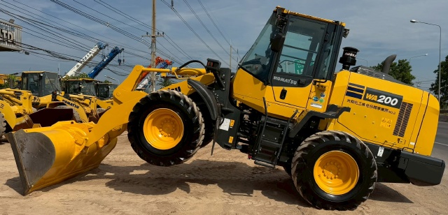 ขายรถตักล้อยาง KOMATSU WA200-8 ปี 2020 แขนยาวพิเศษ นำเข้าจากญี่ปุ่น พร้อมใช้ มีVDOการทำงานครับ ขายรถตักล้อยาง KOMATSU WA200-8 ปี 2020 แขนยาวพิเศษ นำเข้าจากญี่ปุ่น พร้อมใช้ มีVDOการทำงานครับ