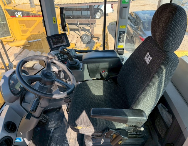 ขายรถตักล้อยาง CAT 930M ปี 2018 นำเข้าจากญี่ปุ่น พร้อมใช้ มีVDOการทำงานครับ