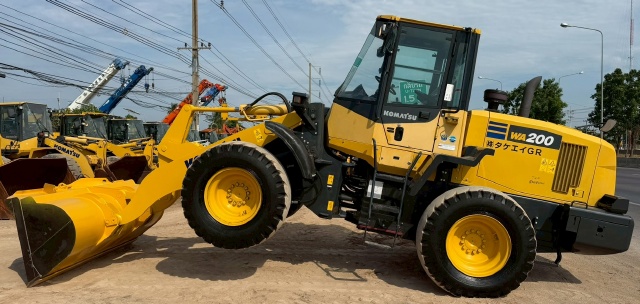ขายรถตักล้อยาง KOMATSU WA200-7 ปี 2015 แขนยาวพิเศษ นำเข้าจากญี่ปุ่น พร้อมใช้ มีVDOการทำงานครับ