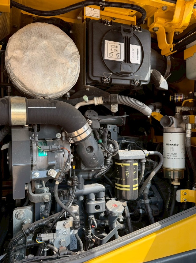 ขายรถตักล้อยาง KOMATSU WA200-7 ปี 2015 แขนยาวพิเศษ นำเข้าจากญี่ปุ่น พร้อมใช้ มีVDOการทำงานครับ