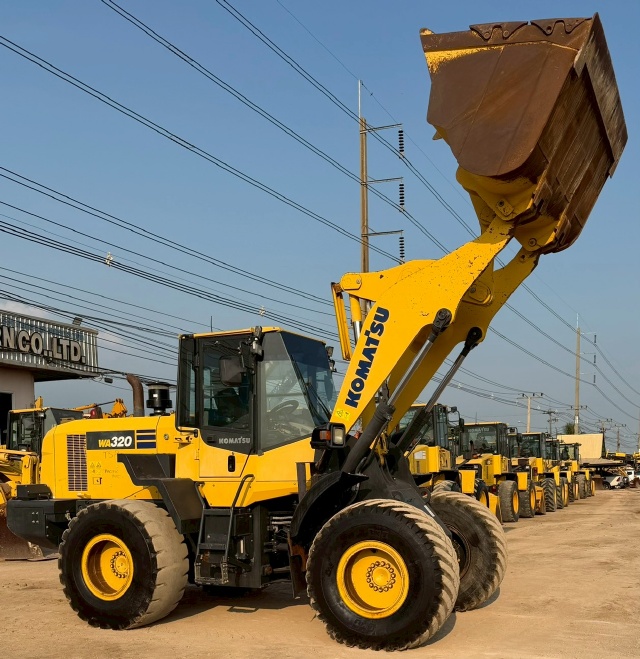 ขายรถตักล้อยาง KOMATSU WA320-7 ปี 2016 นำเข้าจากญี่ปุ่น พร้อมใช้ มีVDOการทำงานครับ