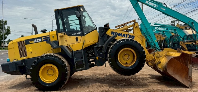 ขายรถตักล้อยาง KOMATSU WA320-7 ปี 2015 นำเข้าจากญี่ปุ่น พร้อมใช้ มีVDOการทำงานครับ