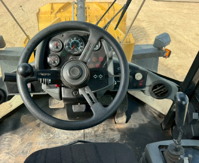 ขายรถตักล้อยาง CAT 910H ปี 2012 แขนยาวพิเศษ นำเข้าจากญี่ปุ่น พร้อมใช้ มีVDOการทำงานครับ