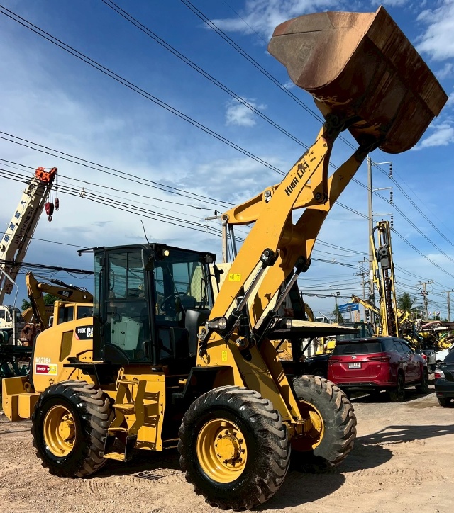 ขายรถตักล้อยาง CAT 910K ปี 2015 แขนยาวพิเศษ พร้อมใช้ มีVDOการทำงานครับ