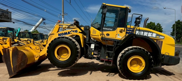 ขายรถตักล้อยาง KOMATSU WA380-7 ปี 2015 นำเข้าจากญี่ปุ่น พร้อมใช้ มีVDOการทำงานครับ