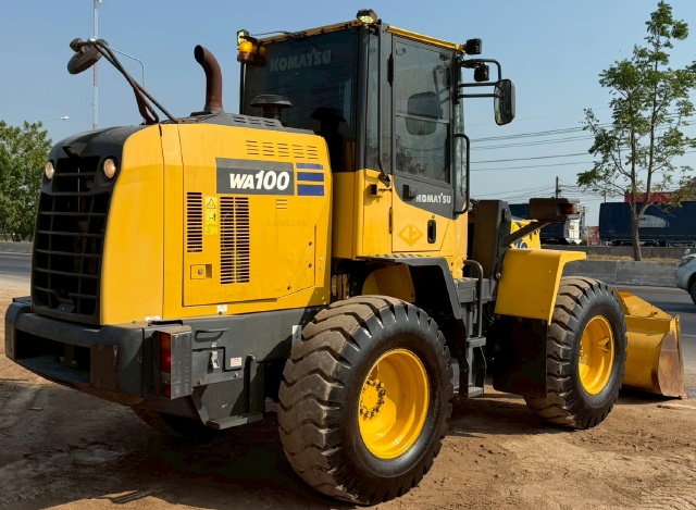 ขายรถตักล้อยาง KOMATSU WA100-8 ปี 2018 นำเข้าจากญี่ปุ่น พร้อมใช้ มีVDOการทำงานครับ