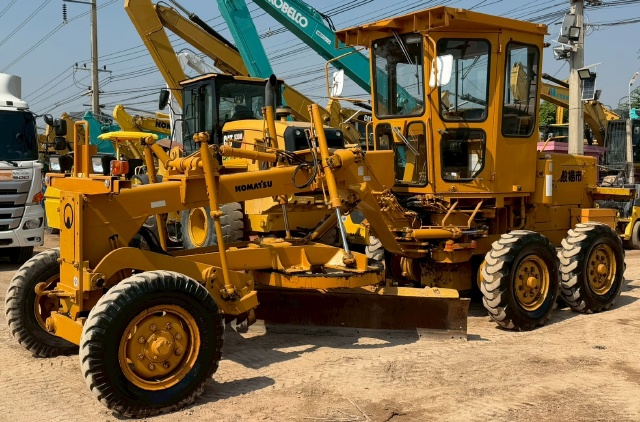ขายรถเกรด KOMATSU GD405A-1 นำเข้าจากญี่ปุ่น พร้อมใช้ มีVDOการทำงานครับ