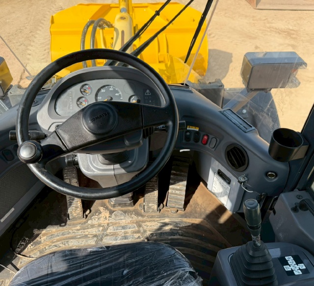 ขายรถตักล้อยาง KOMATSU WA200-7 ปี 2015 แขนยาวพิเศษ นำเข้าจากญี่ปุ่น พร้อมใช้ มีVDOการทำงานครับ