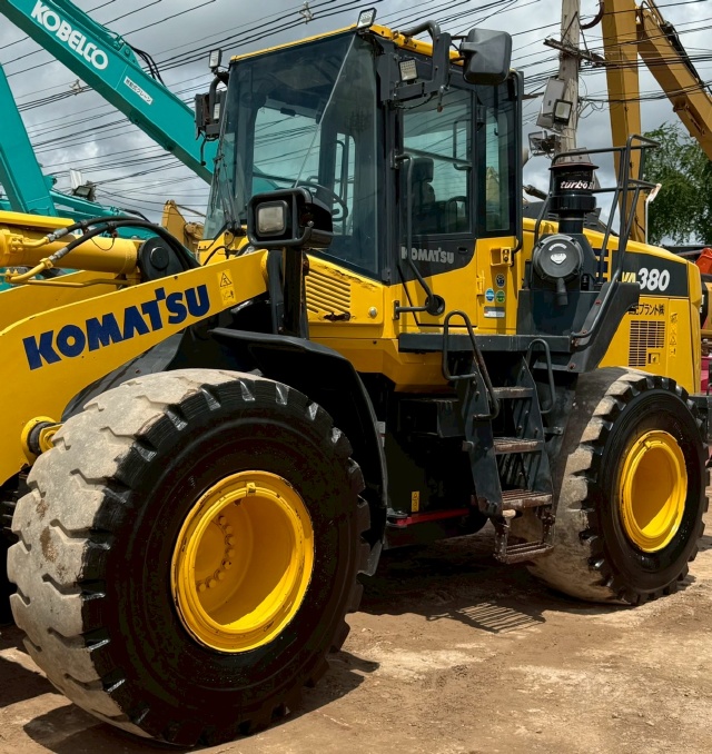 ขายรถตักล้อยาง KOMATSU WA380-8 ปี 2018 นำเข้าจากญี่ปุ่น พร้อมใช้ มีVDOการทำงานครับ