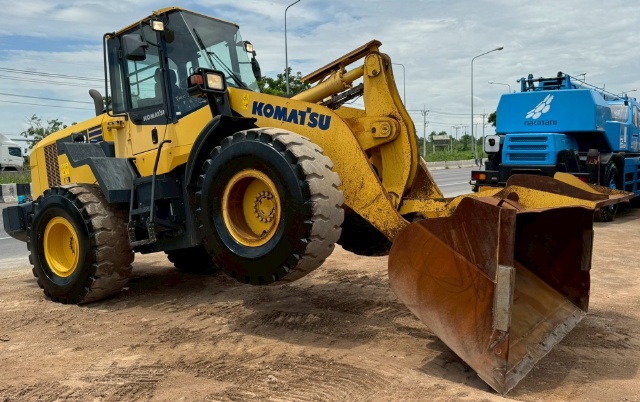 ขายรถตักล้อยาง KOMATSU WA320-7 ปี 2015 นำเข้าจากญี่ปุ่น พร้อมใช้ มีVDOการทำงานครับ