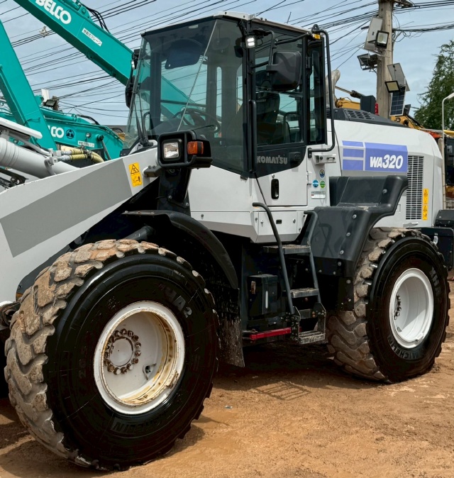 ขายรถตักล้อยาง KOMATSU WA320-8 ปี 2021 นำเข้าจากญี่ปุ่น พร้อมใช้ มีVDOการทำงานครับ