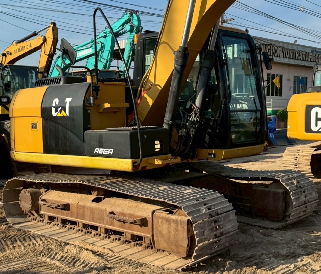 ขายรถขุด CAT 312D ปี 2013 นำเข้าจากญี่ปุ่น พร้อมใช้ มีVDOการทำงานครับ ขายรถขุด CAT 312D ปี 2013 นำเข้าจากญี่ปุ่น พร้อมใช้ มีVDOการทำงานครับ