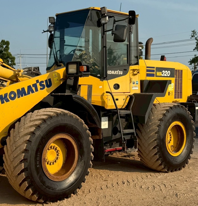 ขายรถตักล้อยาง KOMATSU WA320-7 ปี 2016 นำเข้าจากญี่ปุ่น พร้อมใช้ มีVDOการทำงานครับ