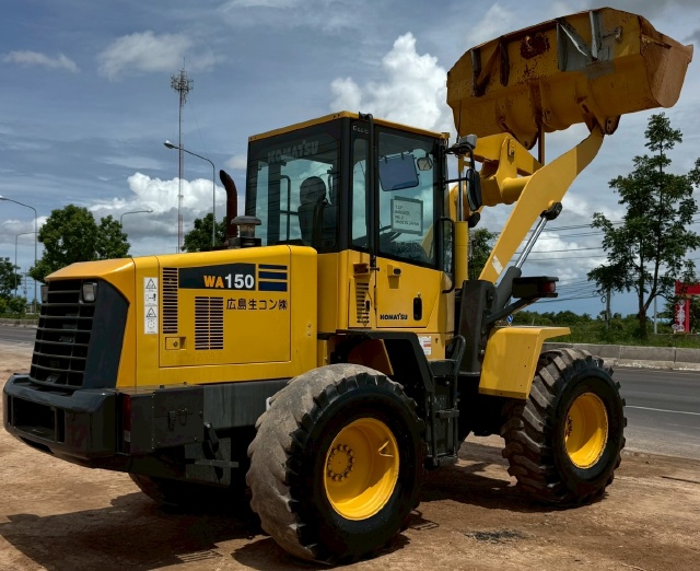 ขายรถตักล้อยาง KOMATSU WA150-5 พร้อมใช้ มีVDOการทำงานครับ ขายรถตักล้อยาง KOMATSU WA150-5 พร้อมใช้ มีVDOการทำงานครับ