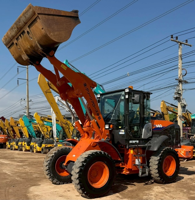 ขายรถตักล้อยาง HITACHI ZW140-6 ปี 2020 นำเข้าจากญี่ปุ่น พร้อมใช้ มีVDOการทำงานครับ