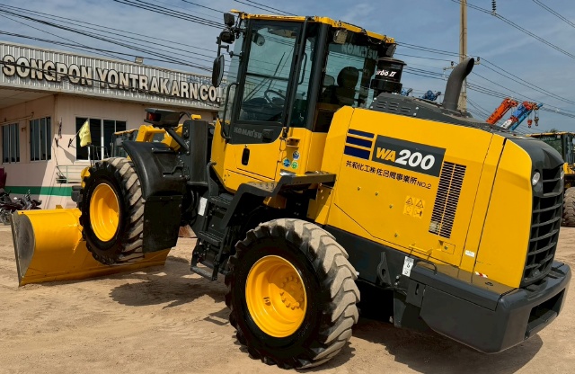 ขายรถตักล้อยาง KOMATSU WA200-8 ปี 2020 แขนยาวพิเศษ นำเข้าจากญี่ปุ่น พร้อมใช้ มีVDOการทำงานครับ ขายรถตักล้อยาง KOMATSU WA200-8 ปี 2020 แขนยาวพิเศษ นำเข้าจากญี่ปุ่น พร้อมใช้ มีVDOการทำงานครับ