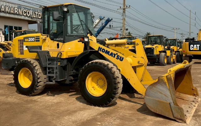 ขายรถตักล้อยาง KOMATSU WA200-7 ปี 2015 นำเข้าจากญี่ปุ่น พร้อมใช้ มีVDOการทำงานครับ