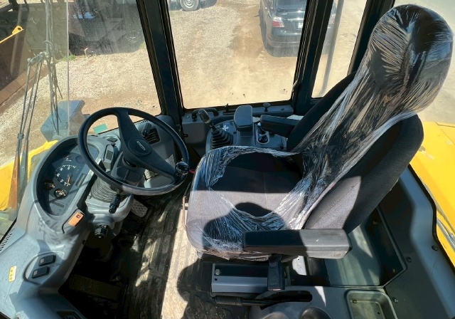 ขายรถตักล้อยาง KOMATSU WA150-5 พร้อมใช้ มีVDOการทำงานครับ