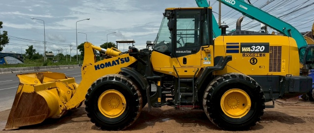 ขายรถตักล้อยาง KOMATSU WA320-8 ปี 2020 นำเข้าจากญี่ปุ่น พร้อมใช้ มีVDOการทำงานครับ ขายรถตักล้อยาง KOMATSU WA320-8 ปี 2020 นำเข้าจากญี่ปุ่น พร้อมใช้ มีVDOการทำงานครับ