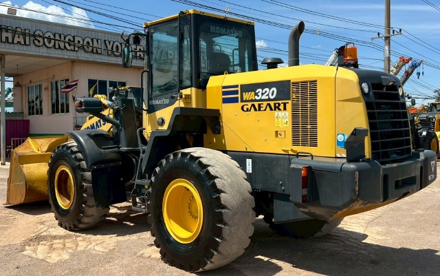 ขายรถตักล้อยาง KOMATSU WA320-7 ปี 2015 นำเข้าจากญี่ปุ่น พร้อมใช้ มีVDOการทำงานครับ