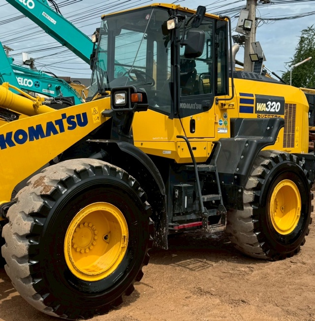 ขายรถตักล้อยาง KOMATSU WA320-8 ปี 2020 นำเข้าจากญี่ปุ่น พร้อมใช้ มีVDOการทำงานครับ