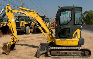 ขายรถขุด KOMATSU PC35MR-2 ปี 2003 อาร์มพิเศษ นำเข้าจากญี่ปุ่น พร้อมใช้ มีVDOการทำงานครับ