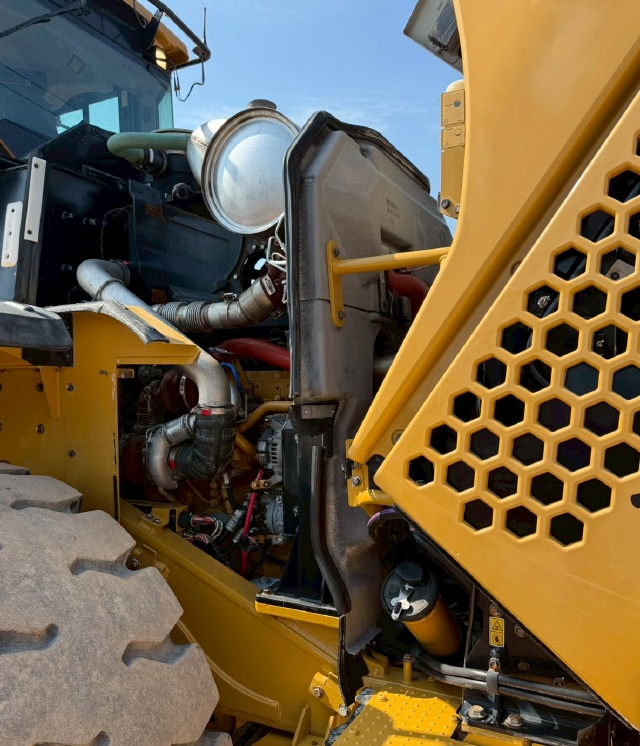 ขายรถตักล้อยาง CAT 950K ปี 2016 นำเข้าจากญี่ปุ่น พร้อมใช้ มีVDOการทำงานครับ